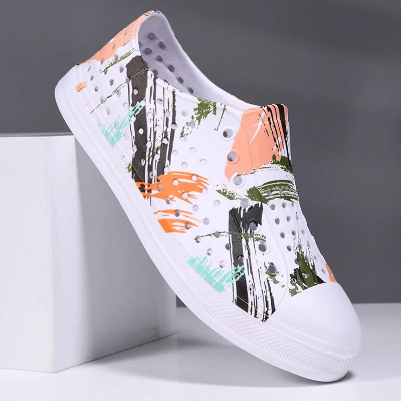 

2022 New Men's Summer Beach Sandals Non-slip Shoes Women Water Sandals Beach Hollow Outdoor Garden Shoes Couples Sandals