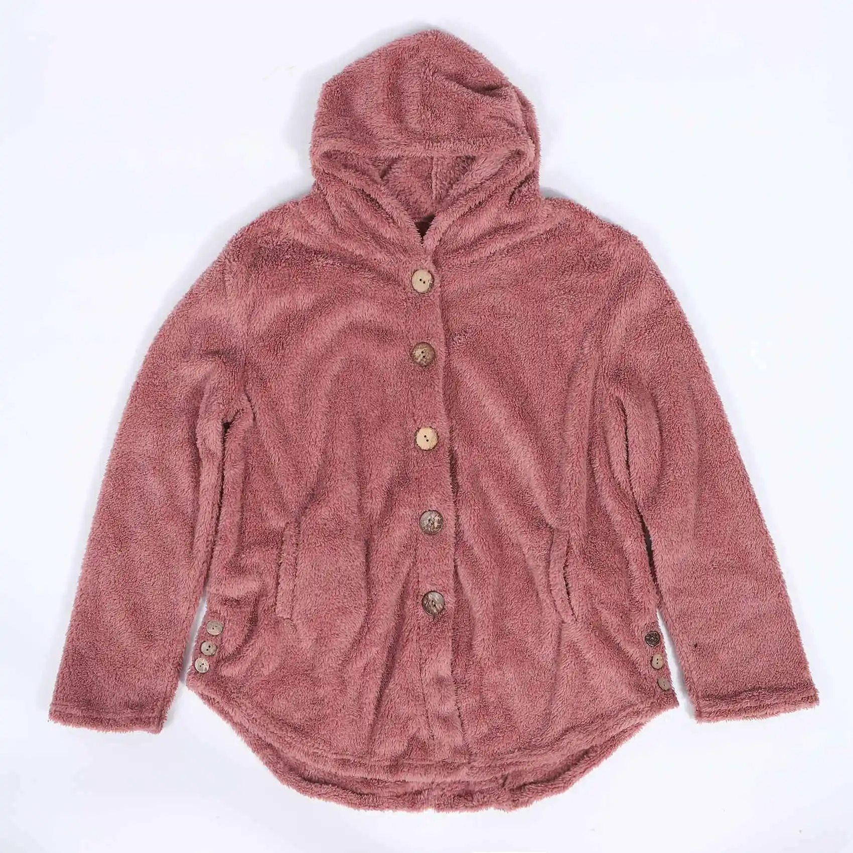 Рисунок 5 - Женское пальто большого размера на пуговицах