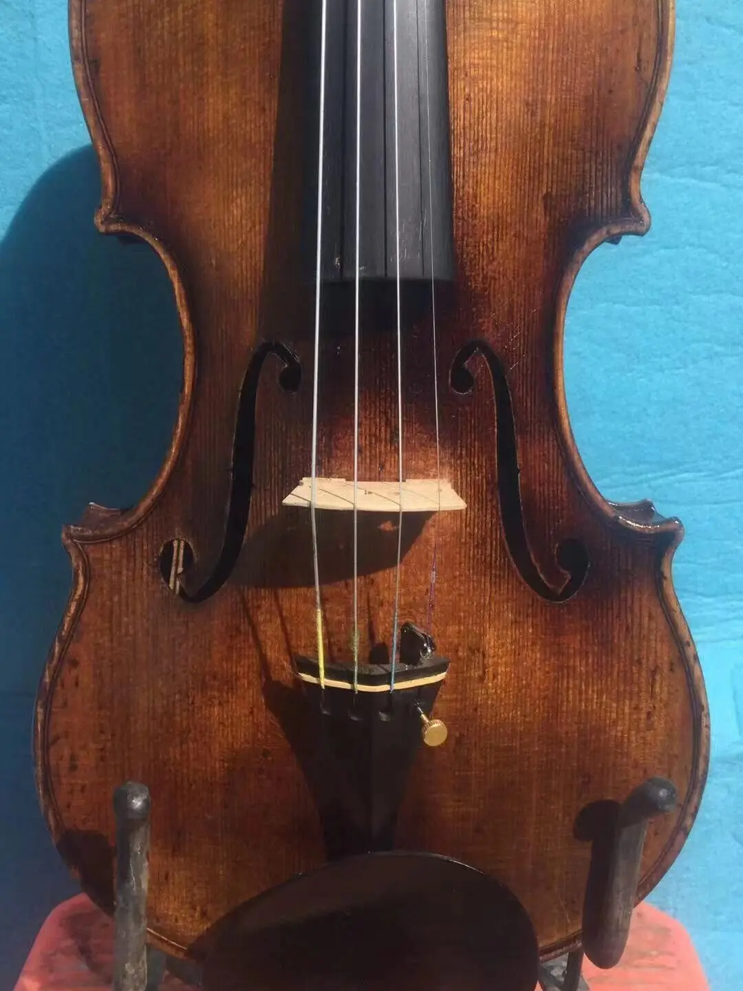 Фото Скрипка 4/4, модель Guarneri, европейский клен с огненной крапановой отделкой, еловая верхняя дека, профессиональная. №3