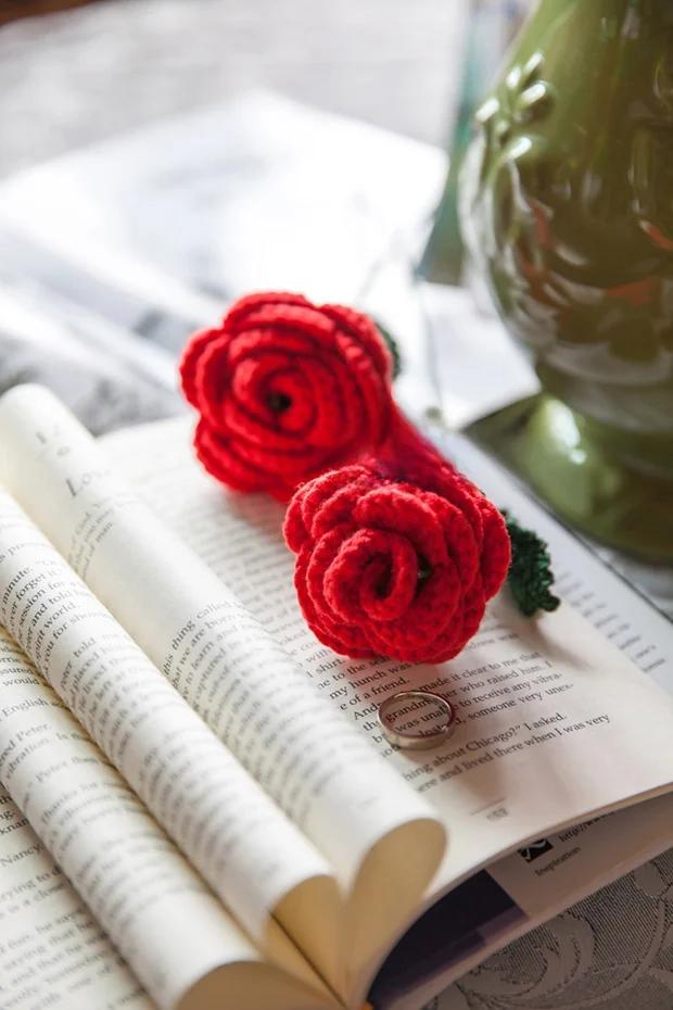 Шерсть Вязание крючком Роза DIY Материал ручной работы Упаковка Невеста в руках с