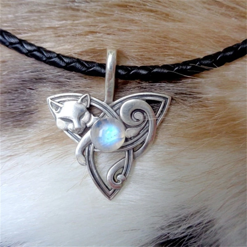 

Creative Retro Celtic Knot Fox Inlaid Men Ladies Necklace Friends Party Banquet Travel Couples Give Each Other Gifts