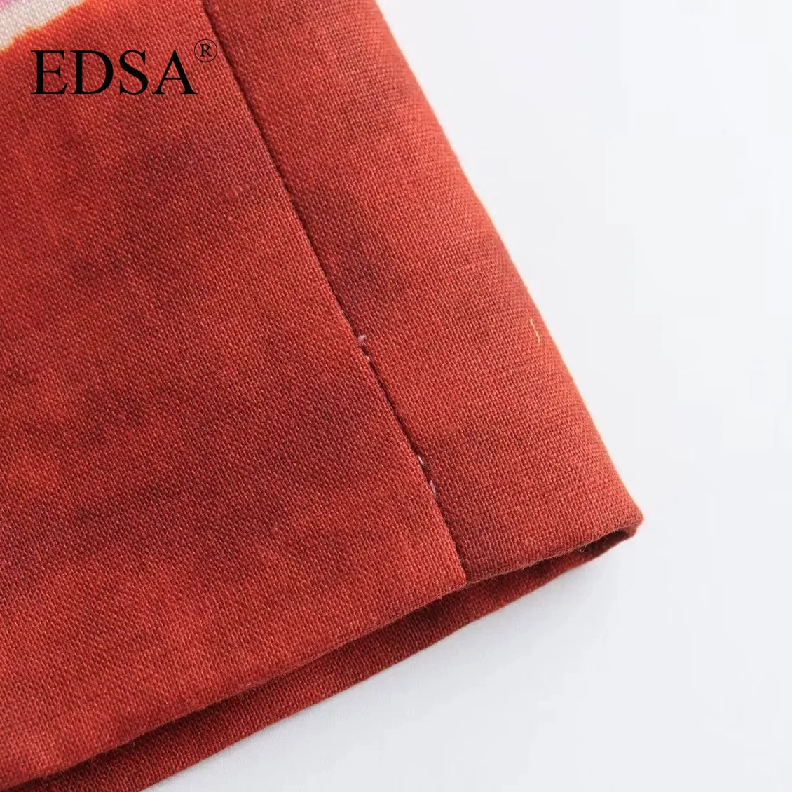 Женская юбка-карандаш средней длины с цветочным принтом и разрезом сзади