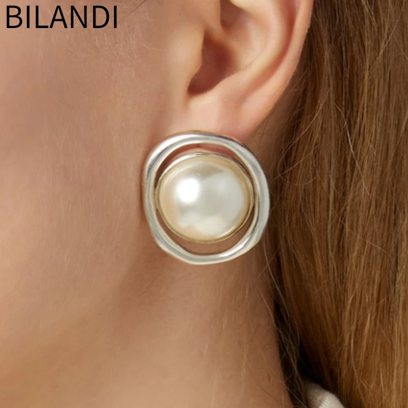 

Bilandi Retro Jewelry Big Simulated Pearl Earrings Vintage Temperament French Design Metallic Stud Earrings For Women Girl Gift