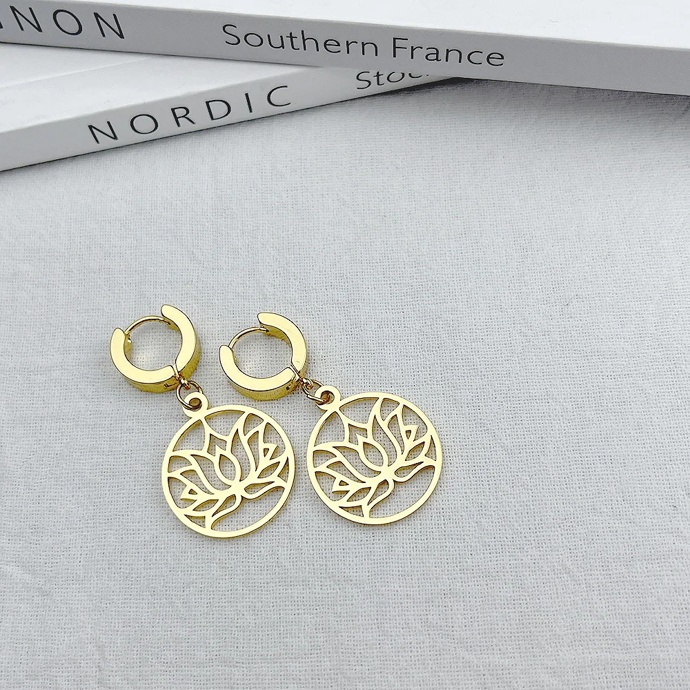 

Stainless Steel Lotus Flower Hollow Round Earrings Womens Romantic Style Golden Ear Studs Charms for Females Fashion Jewelry