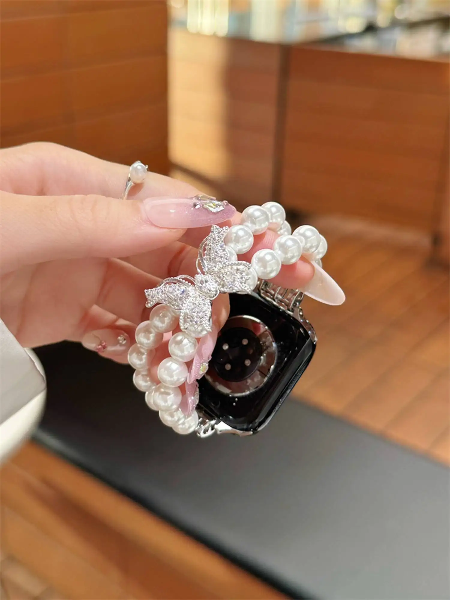 Фото Модный блестящий металлический ремешок с изображением бабочки для Apple Watch, женский, 40 мм, 41 мм, 38 мм, 42 мм, 44 мм, 45 мм, 46 мм №1