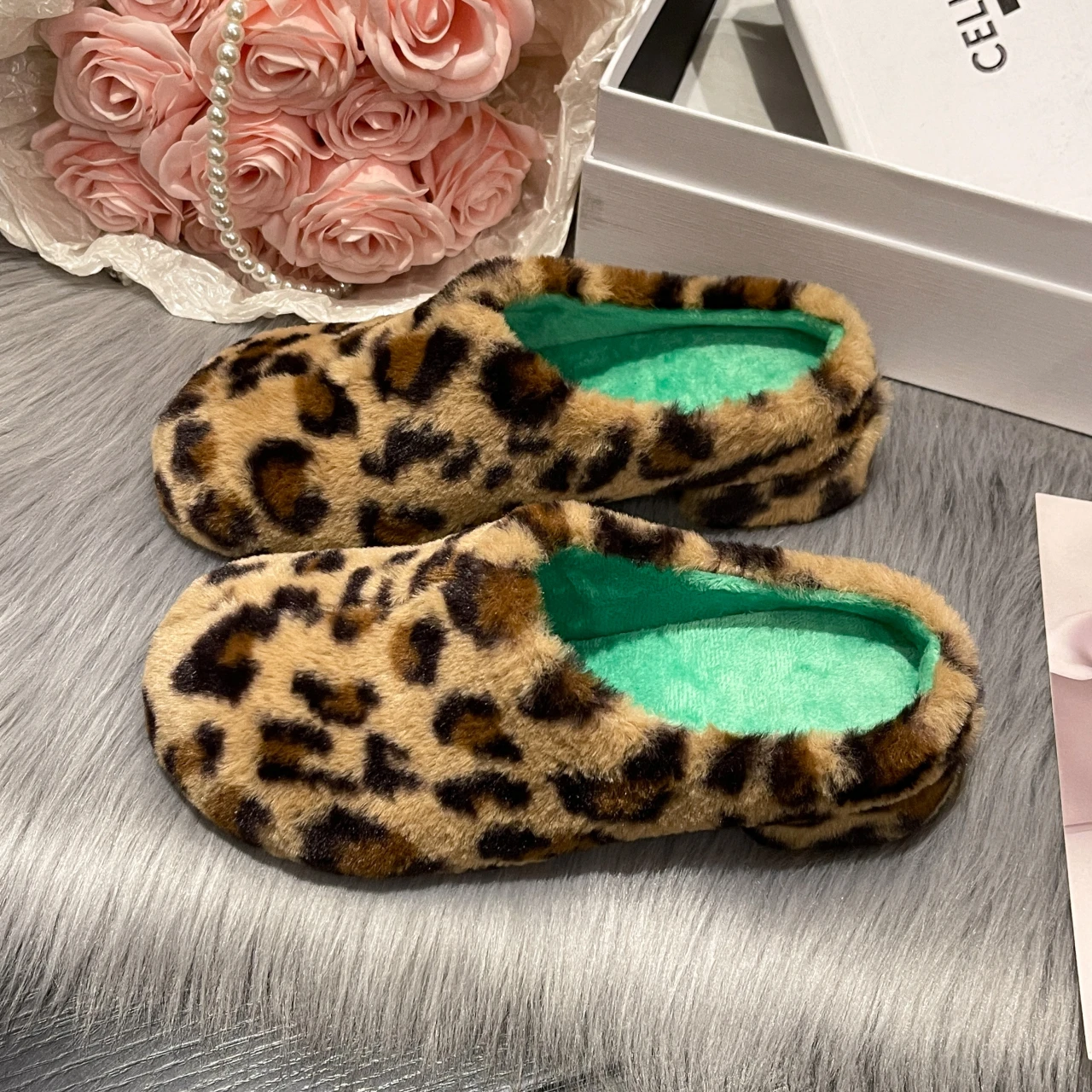 

Fashion Leopard Fur Heeled Clogs Women Winter Warm Closed Toe Mule Slides Ladies Furry Plush Chunky Slippers