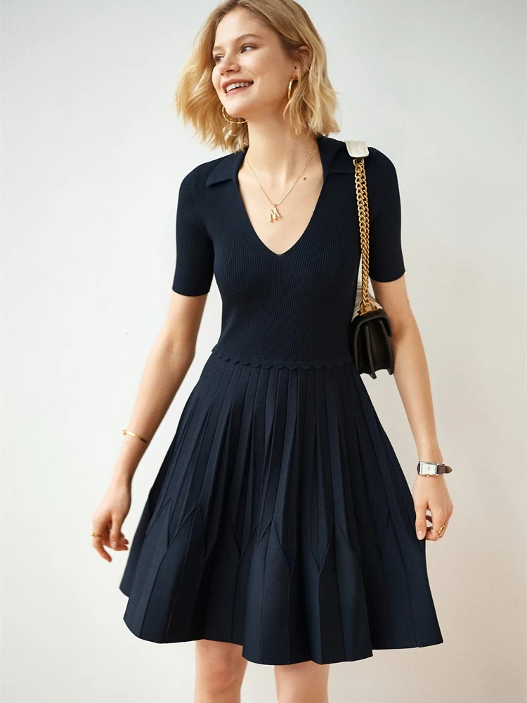 

Женское трикотажное мини-платье, темно-синее плиссированное платье с отложным воротником и V-образным вырезом, французская мода, Новое пост...