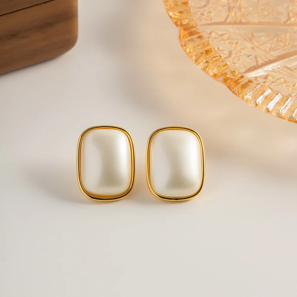 

Vintage Square Pearl Stud Earrings for Women Light Luxury Elegant Earrings Unique Geometric Fashion Jewelry