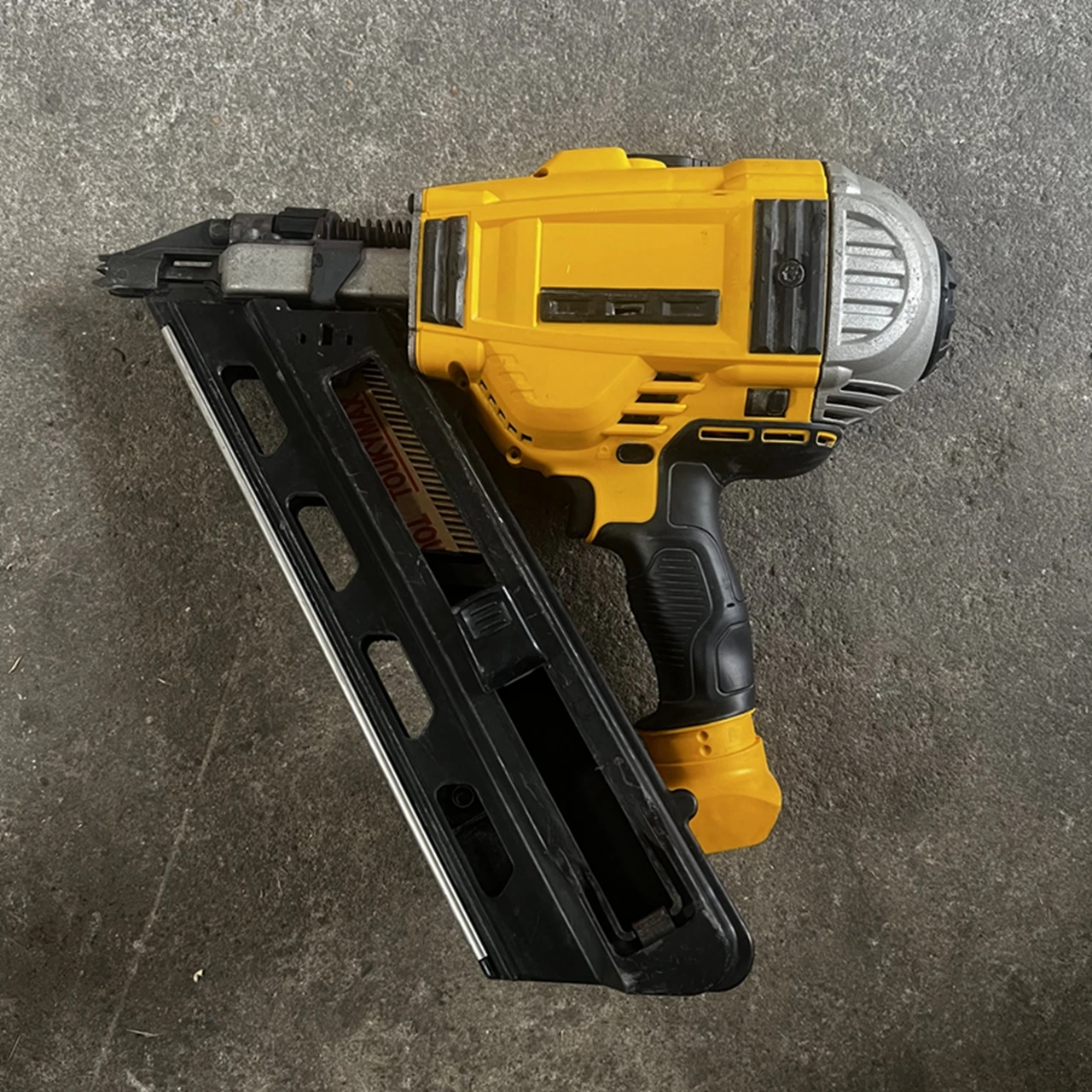 

DEWALT DCN692N Аккумуляторный гвоздезабиватель