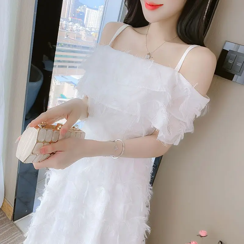 

Summer 2022 New Style White Off-the-Shoulder Strap Temperamental Tassels Waist Slimming Dress For Women