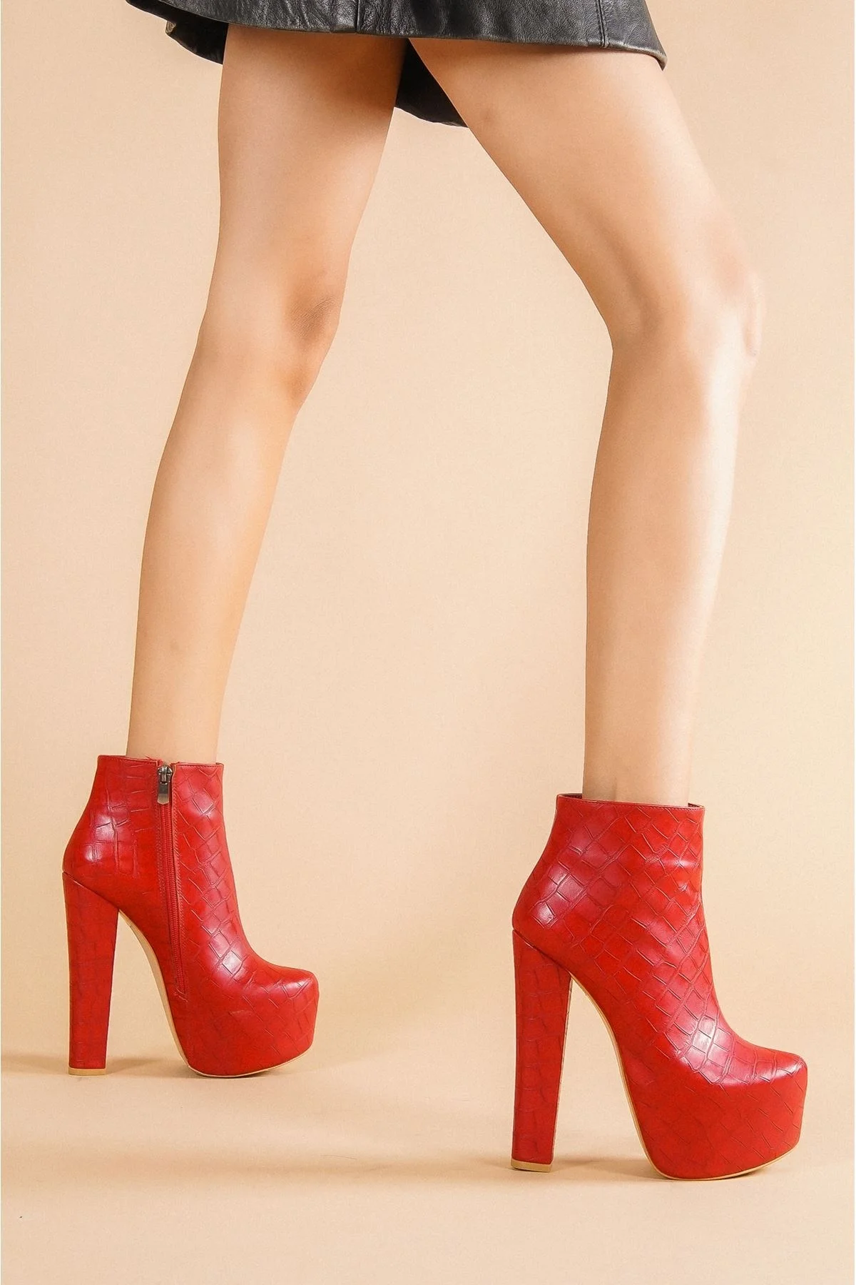 

Tailstock Red Crocodile Heels Boots