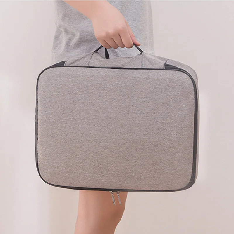 Вместительная многослойная сумка для хранения документов и билетов