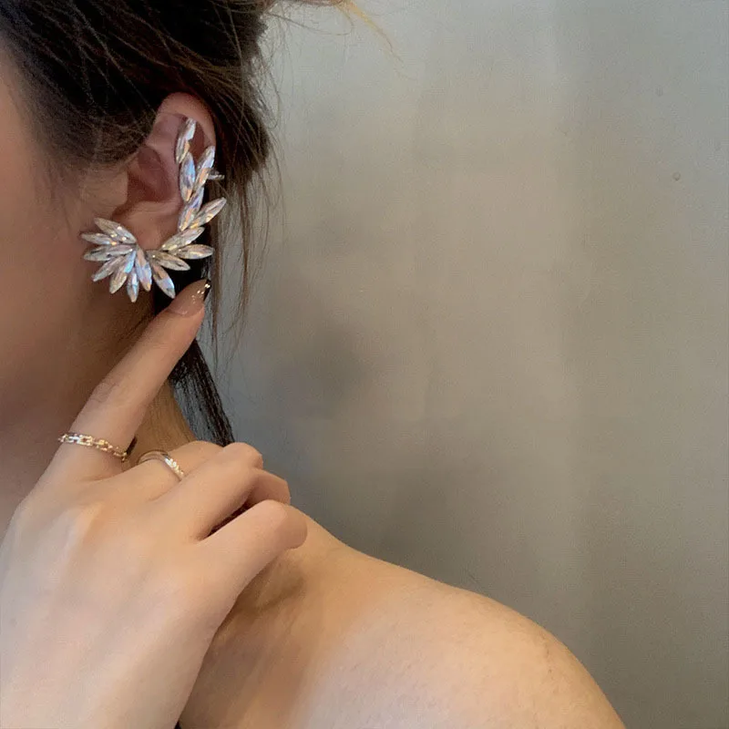 925 Silver Needle Piercing Diamond Inlay Light Luxury Jewelry Asymmetry Angel Wings Ear Studs Temperament Fashion Grace Earrings