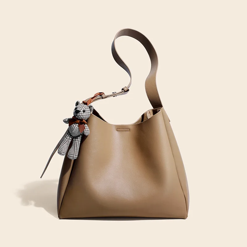 

2023 New Women's Large Capacity Bucket One Shoulder Oblique Span Leather Handbag Famous Luxury Designer Commuting Fashion Bag Cc