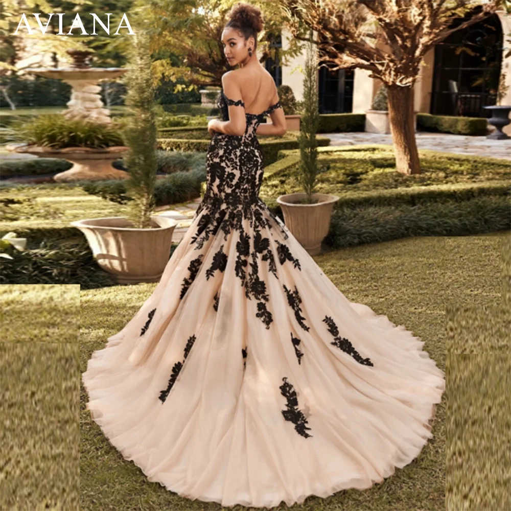 Рисунок 3 - Женское свадебное платье с кружевной аппликацией