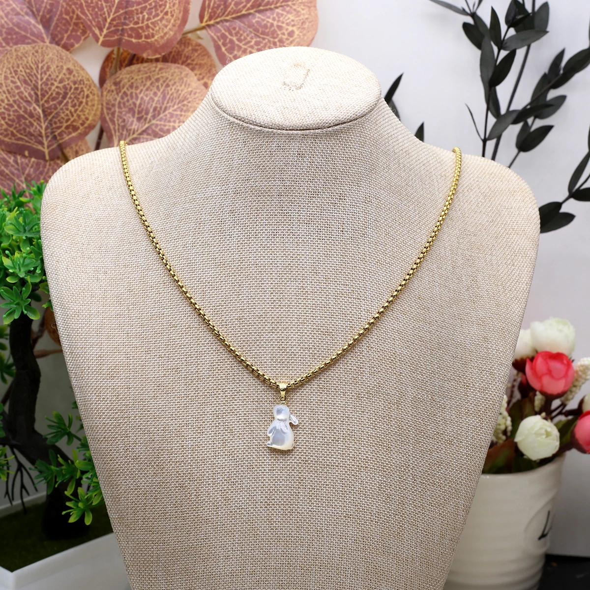 

Shell Necklace Natural Freshwater Shell Rabbit-Shaped Pendant Necklace For Women Birthday Gift Chain 60CM