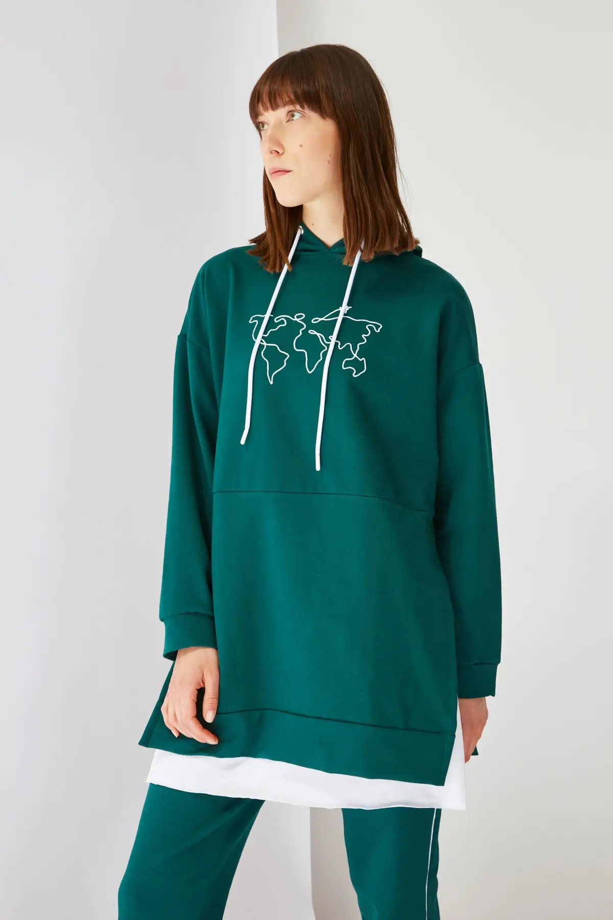 

Trendyol Printed Hooded Knitted Sweatshirt TCTSS21SW0400
