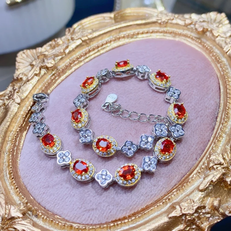 Женский браслет из серебра 925 пробы с натуральным красным сапфиром