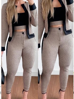 Женский комплект из трех предметов куртка с длинным рукавом и брюки в клетку