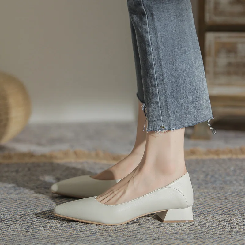 

Сланцы из искусственной кожи на низком каблуке