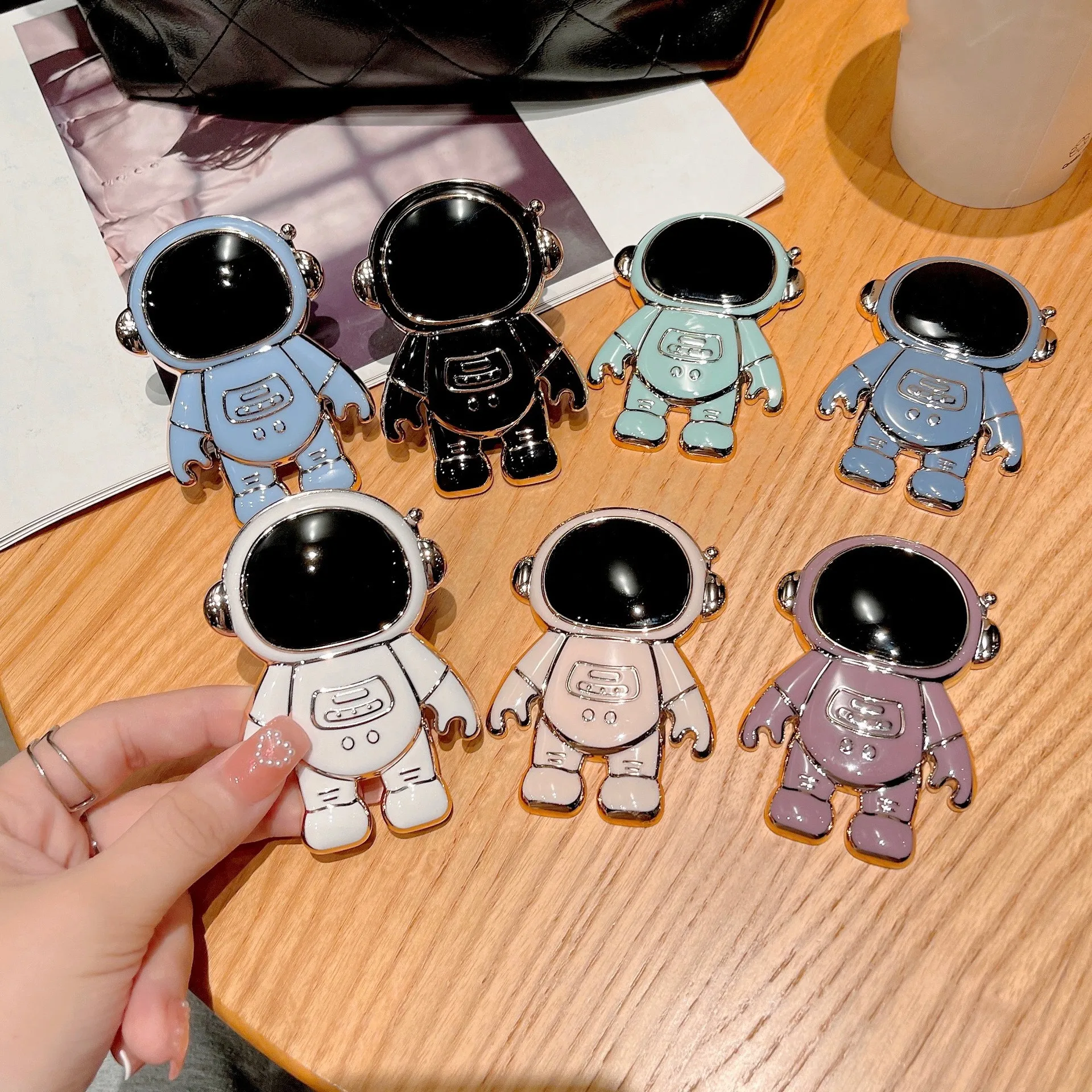 10pcs Space Man Astronaut Shaped Universal Phone Holder Griptok Support For Smartphone Foldable Phone Mount Finger Stand Socket