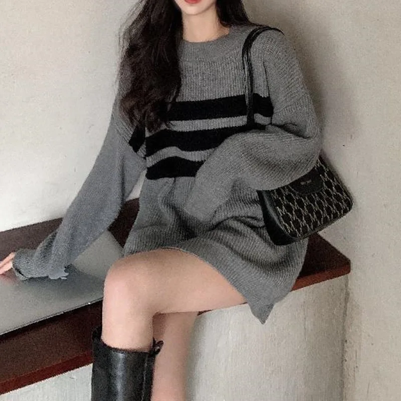 

Korean version of the new contrast striped sweater woman autumn and winter lazy style pullover sweater top woman