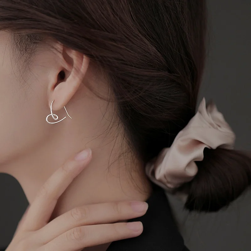 Женские серьги-кольца в форме сердца