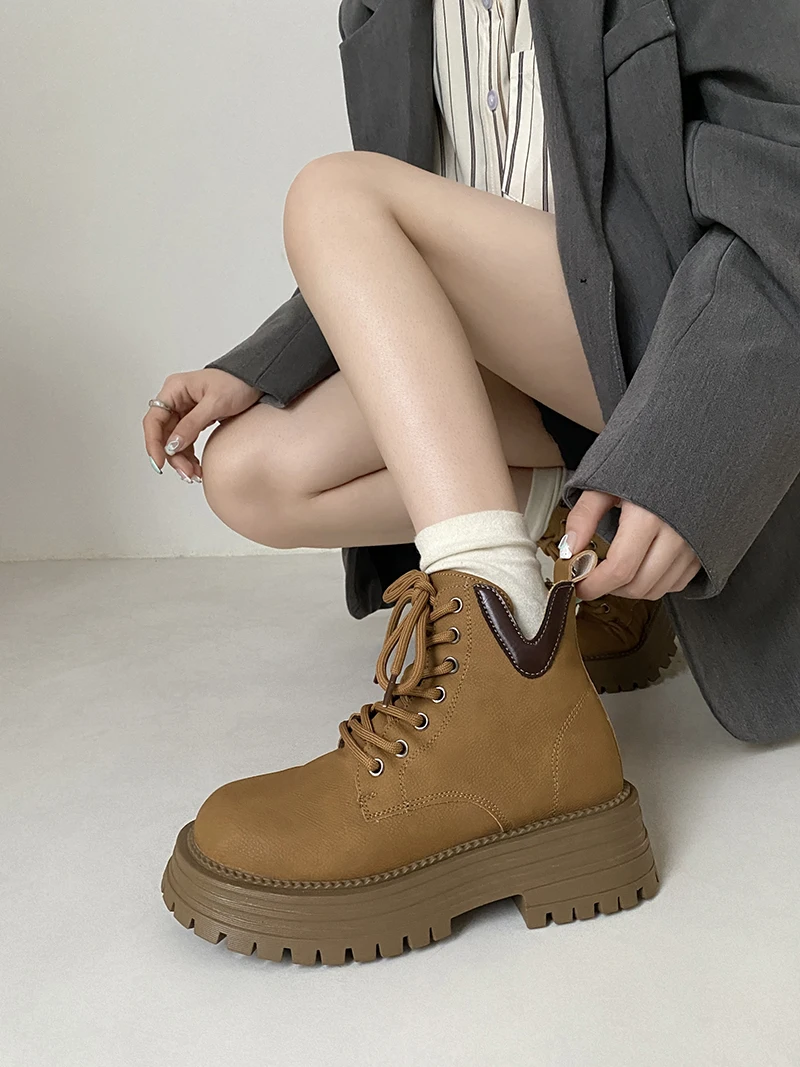 

Женские ботинки со шнуровкой, на резиновой подошве, с круглым носком