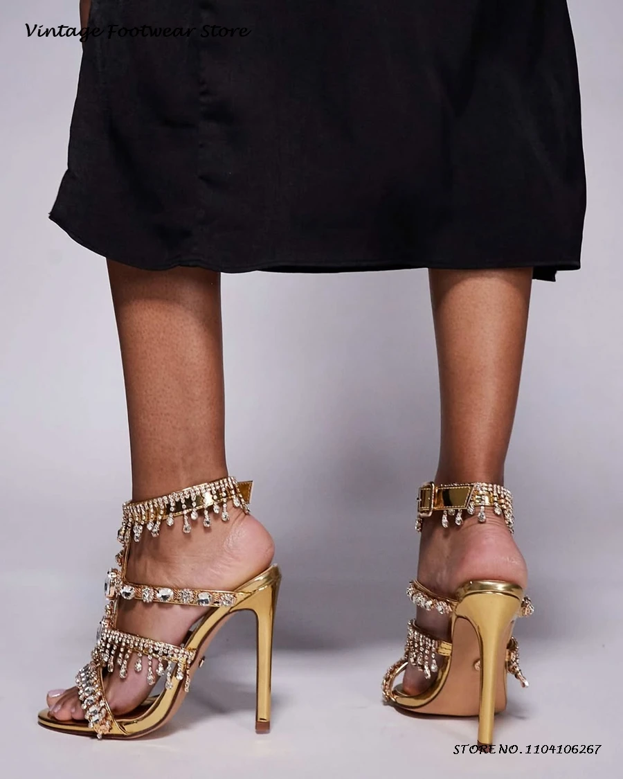 Сандалии с Т-образным ремешком украшенные кристаллами золотистые круглые туфли