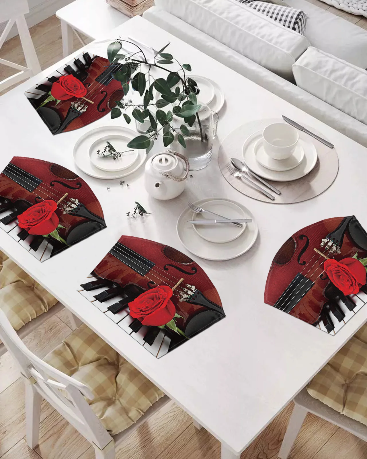 

Набор веерообразных подложек для скрипки и красных роз, 2/4/6 шт.