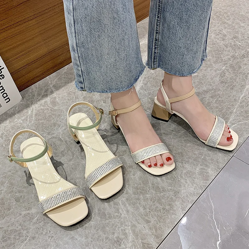 

Summer New Rivet Flat Roman Shoes Slippers Fashion Shoes for Women 2022 Designer Luxury Comfortable Comfortable Sandals Elegant