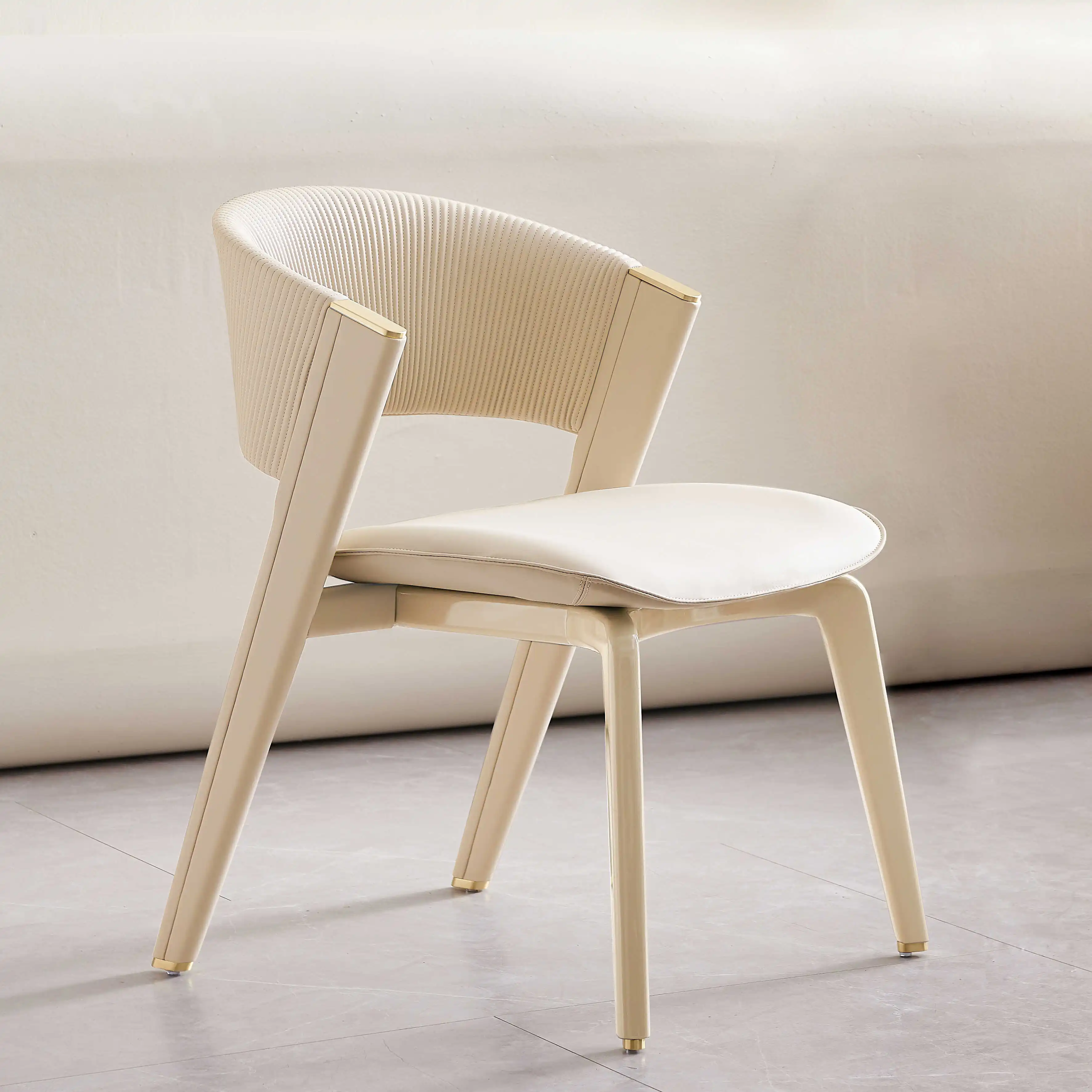 Легкий роскошный обеденный стул из массива дерева итальянский от кутюр CC