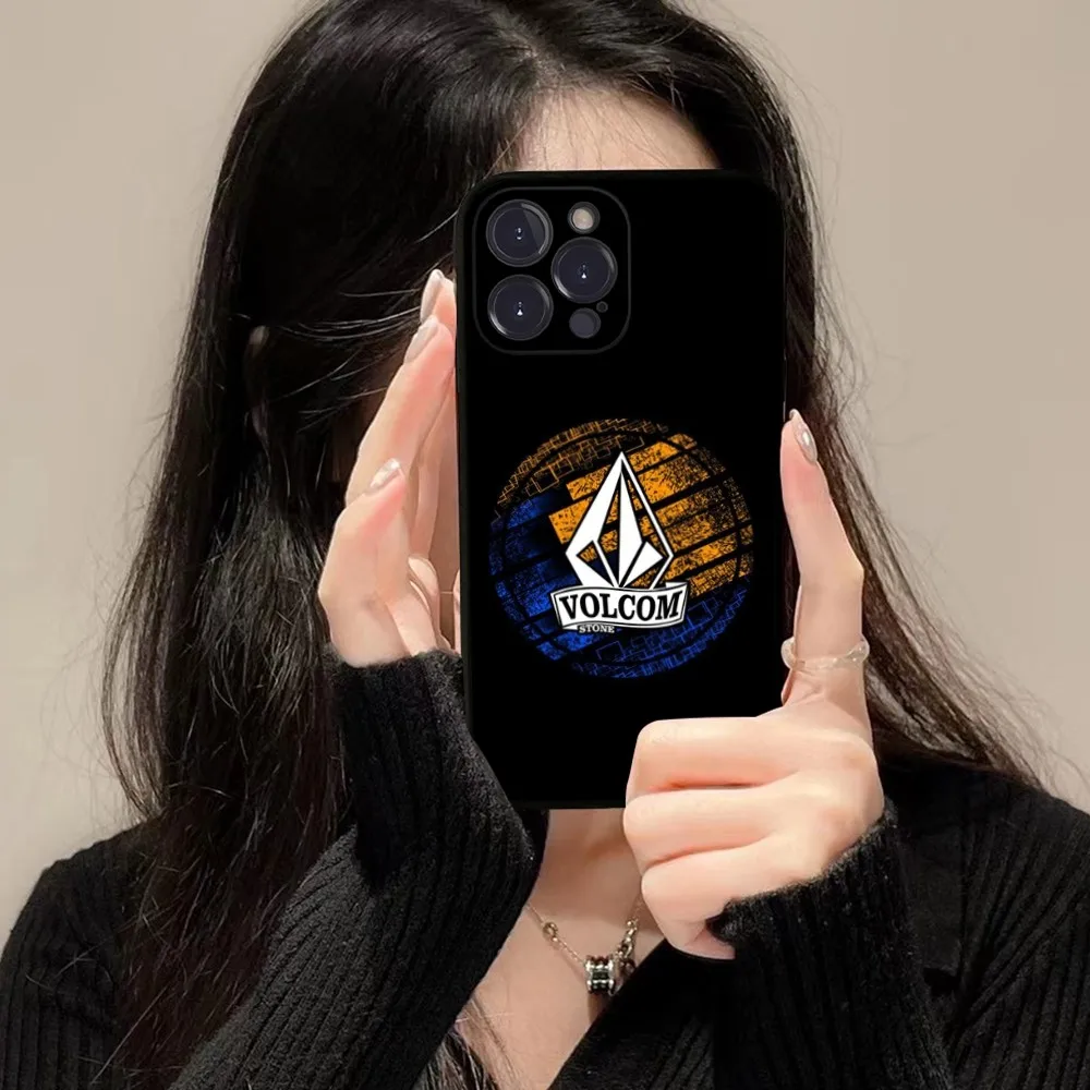 Luxury V-Volcom Phone Case For iPhone 15 14 11 12 13 Mini Pro XS Max Cover 6 7 8 Plus X XR SE 2020 Funda Shell