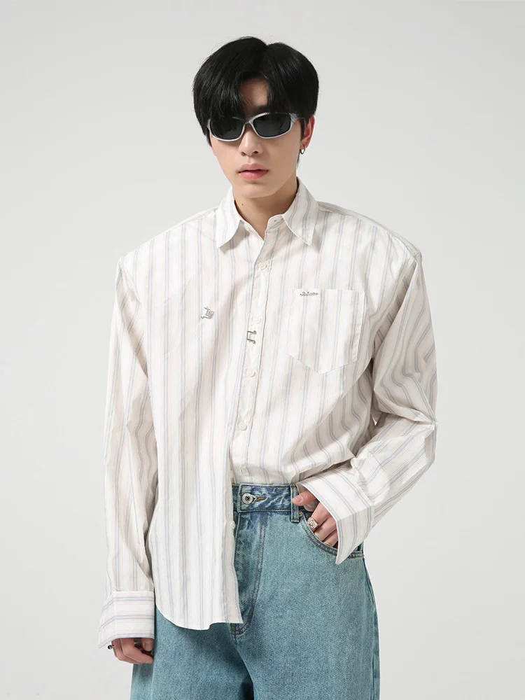 

SYUHGFA Men Clothing Casual Metal Decorated Striped Shirt 2022 Spring Korean Style Fashion Personality Color Loose Blouse Lapel