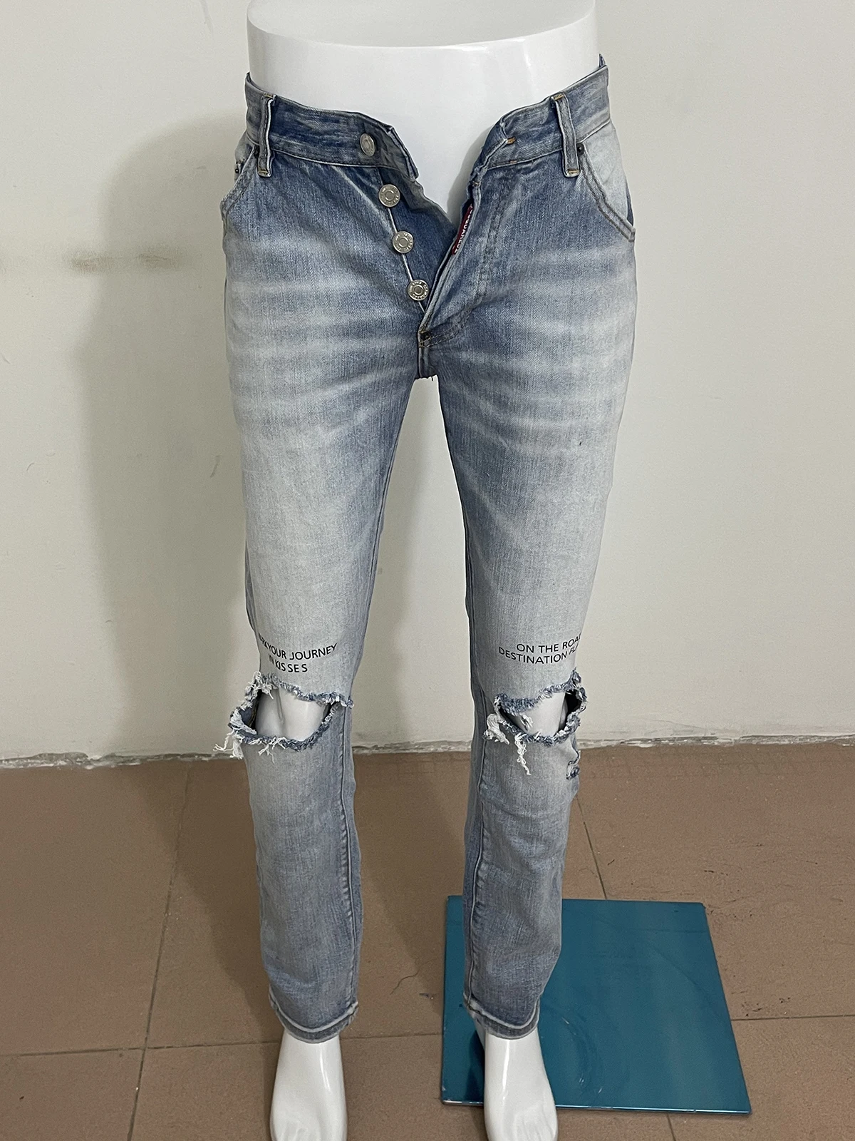 Spring/Summer 2023 new style D2 jeans men wash knee holes light blue loose button lettered printed jeans men
