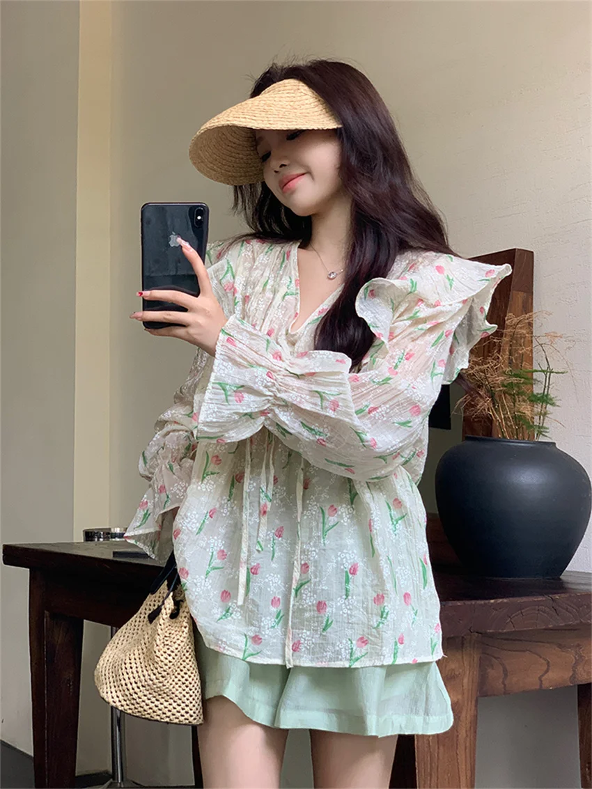 Женская блузка с длинным рукавом V-образным вырезом и принтом