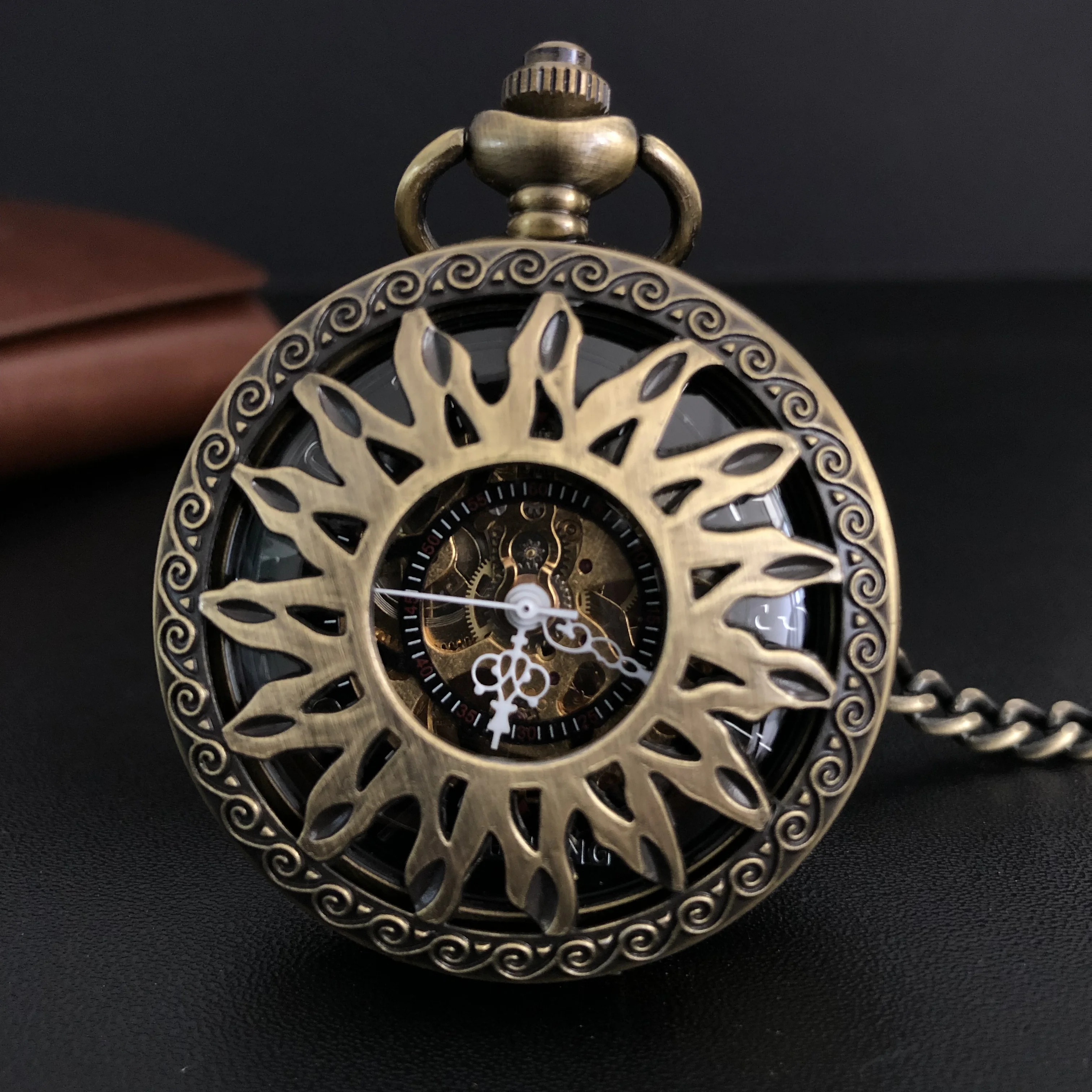 

2022 Sun Flower Vintage Hollow Roman Numerals Mechanical Pocket Watch Necklace Pendant Gifts For Women Or Man with Fob Chain