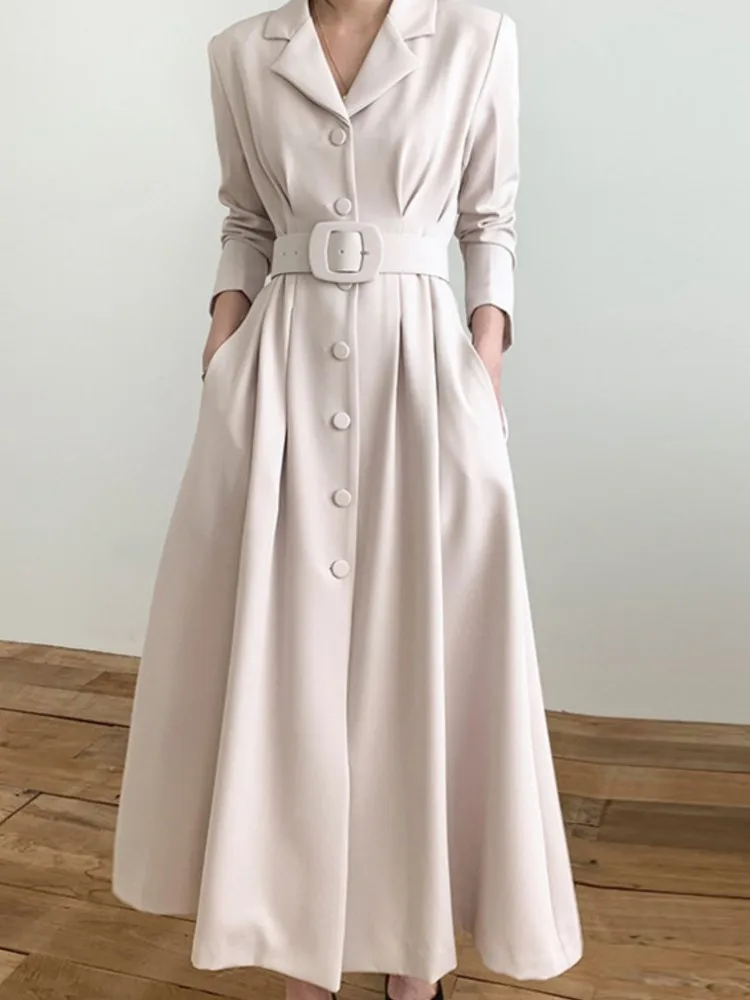 Женский однобортный пиджак с поясом