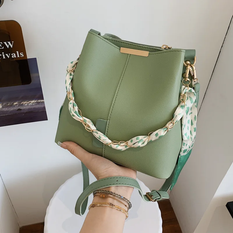 

2023 New Fashion Messenger Bag Popular Large-capacity Bucket Bag For Women Niche Casual Commuter Shoulder Bag Designer Bag