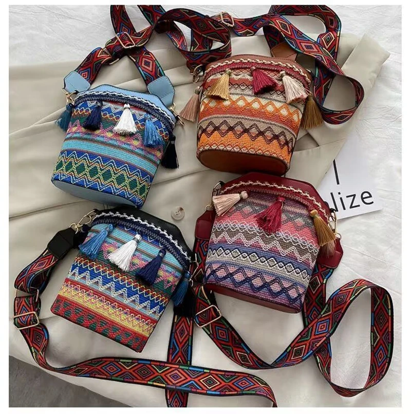 

Vintage Women's Woven Tassel Bag Personalized Sling Bucket Bag Ethnic Shoulder Crossbody Bag Girls Purse Phone Wallet Pouch
