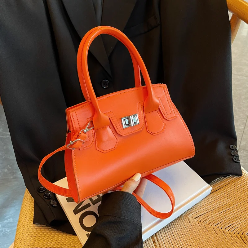 

Модная однотонная сумка из искусственной кожи, новинка 2023, французская нишевая дизайнерская трендовая сумка через плечо, простая мини-сумка, сумки-слинги для женщин