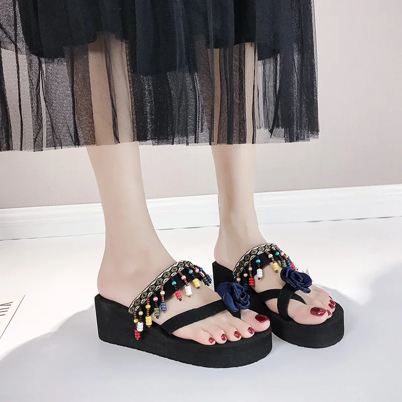 

2023 New Type Flip-flop Slippers Fashion Slope Heel Thick Sole Sandals Beaded Flowers Ethnic Style Beach Slippers