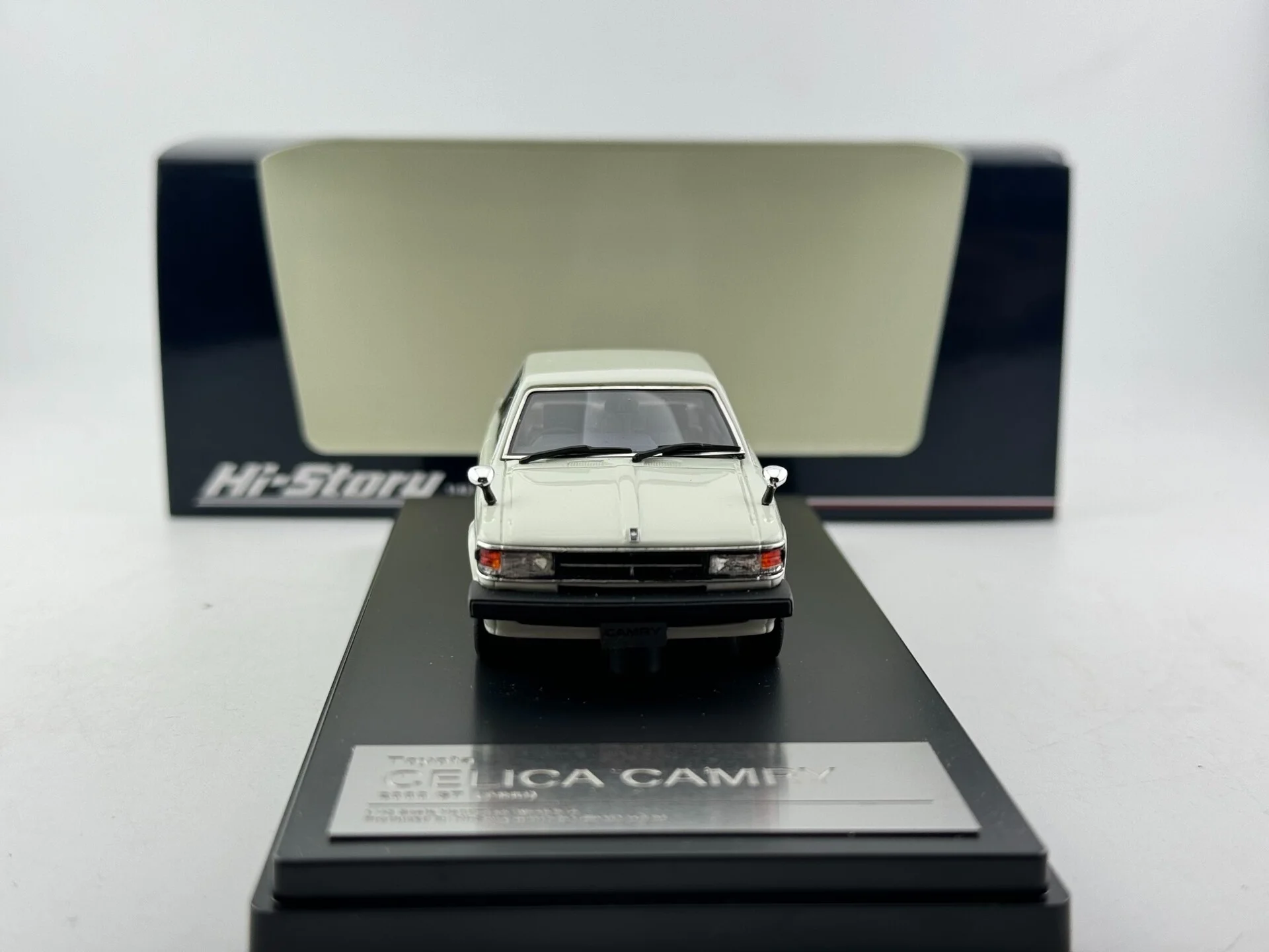 Фото Модель автомобиля Toyota Celica Camry из смолы в масштабе 1/43 с эффектом взрыва окон и повреждений, серия Hi Story №4