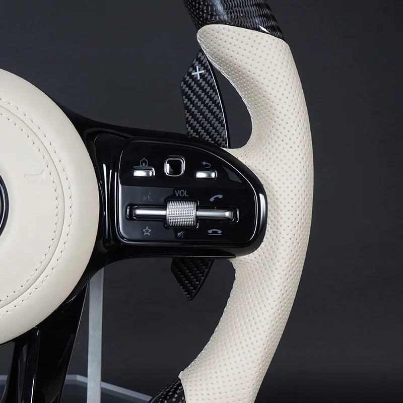 Новое модифицированное рулевое колесо AMG из углеродного волокна AECSG класса