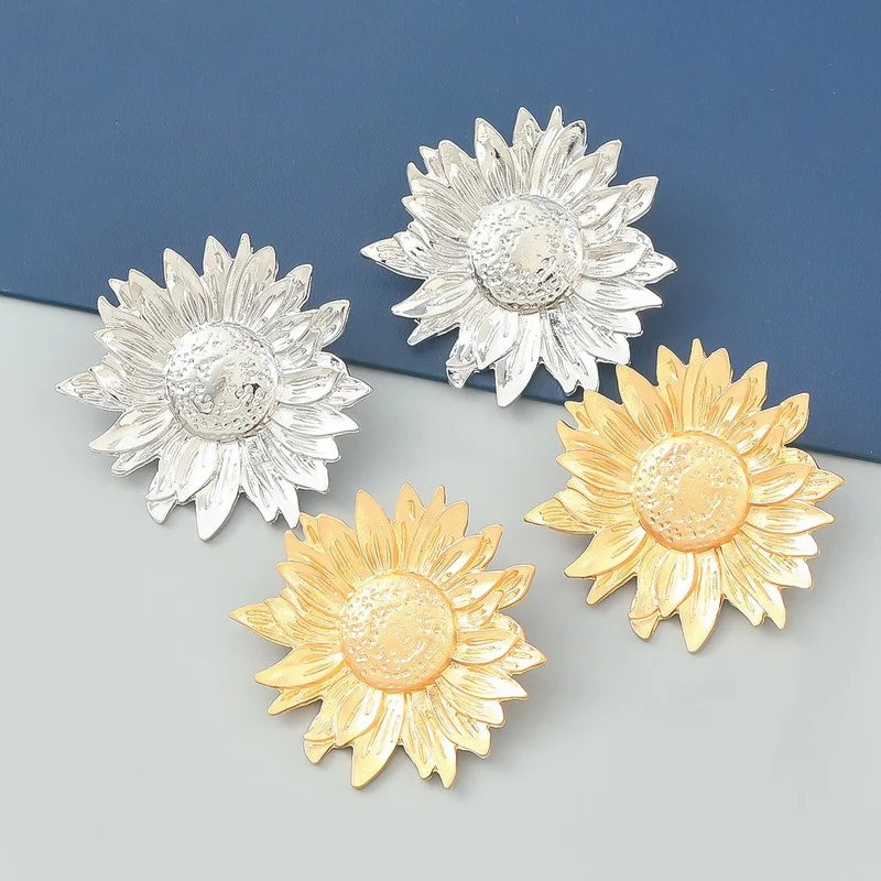 

2022 Wholesale European and American Exaggerated Alloy Sunflower Flower Earrings Female Retro Metal Earrings for Women Girl