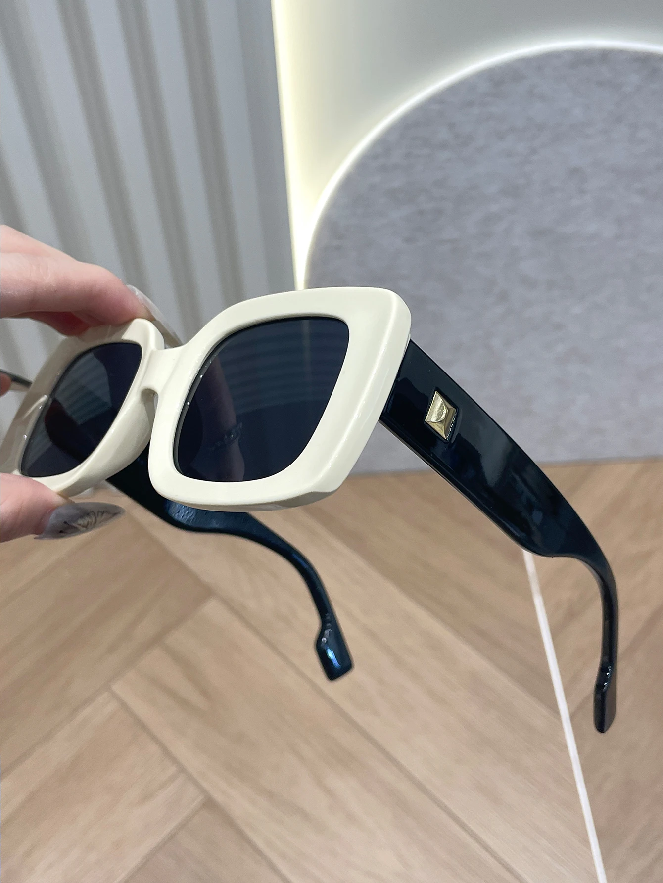 1 шт. модные солнцезащитные очки унисекс в пластиковой оправе