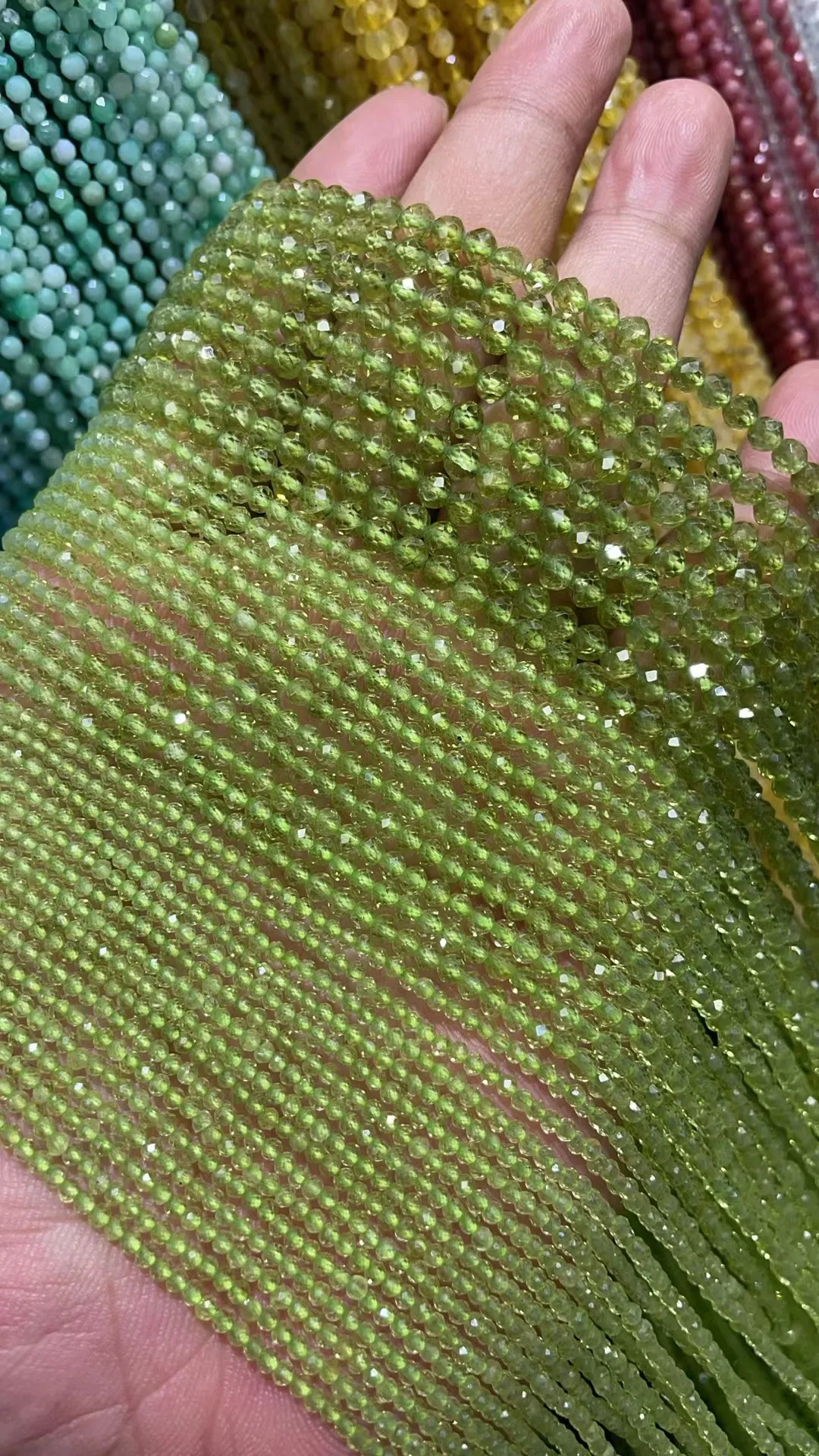 Бусины из натурального зеленого оливина 2-4 мм 1-10 шт