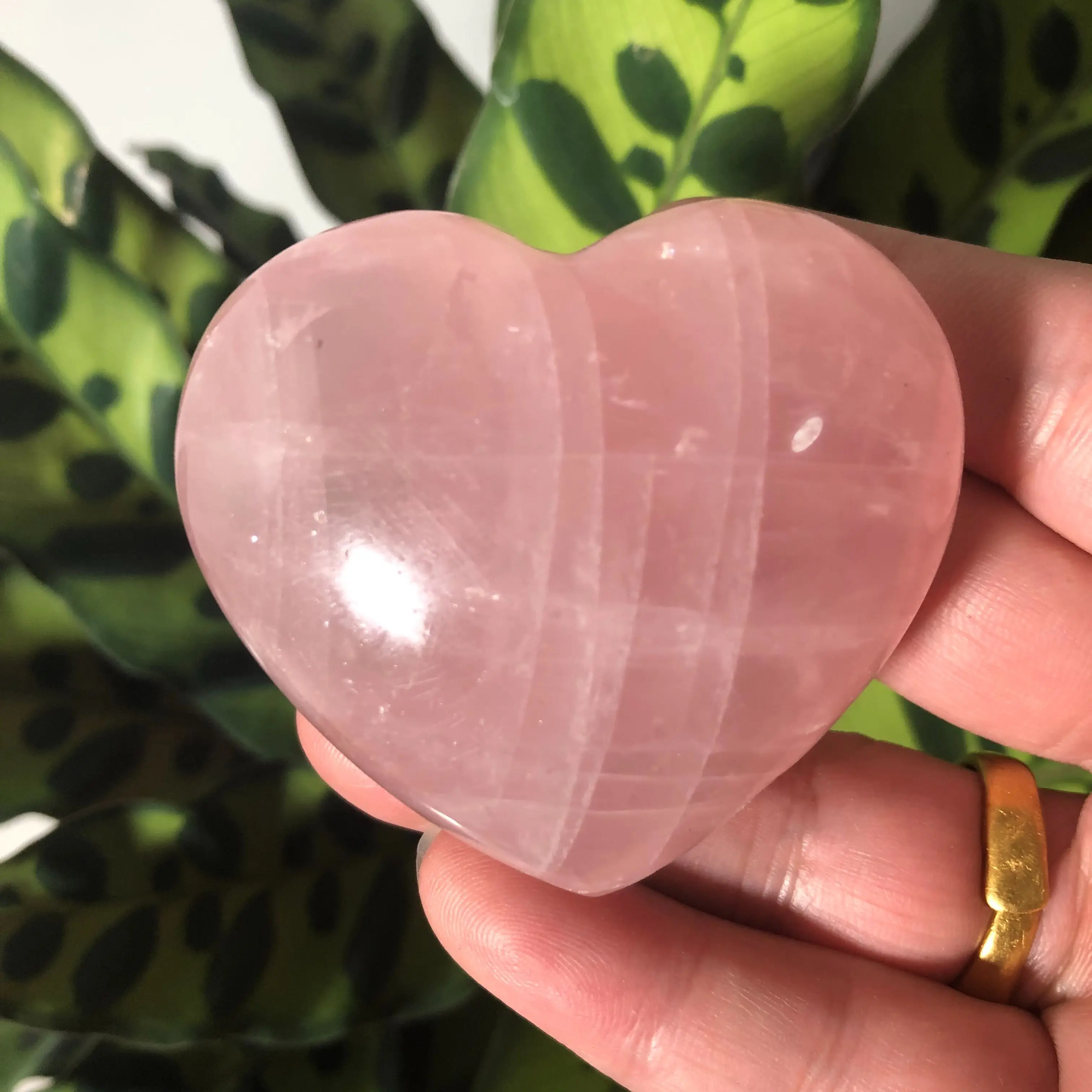 

NATURAL ROSE POWDER CRYSTAL HAND-CARVED LOVE CRYSTAL ENERGY STONE