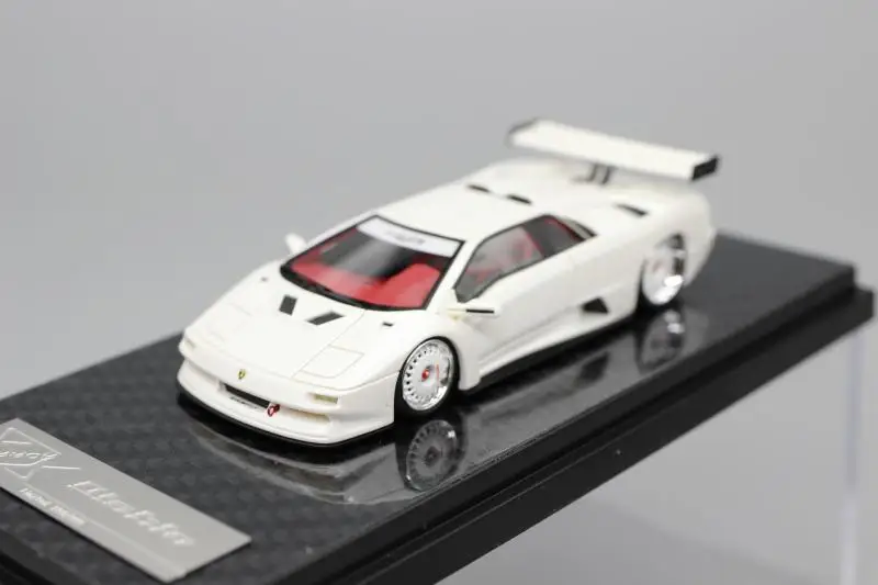 

Модель автомобиля металлическая из смолы, Модифицированная, 1:64, 404