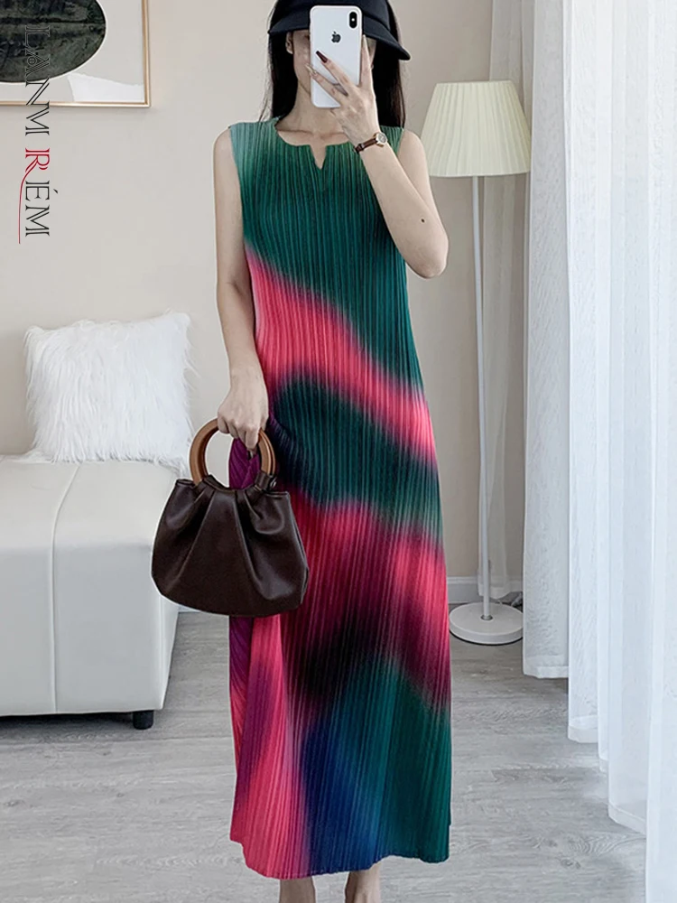 

LANMREM Pleated Dress For Women Gradient Printed V-neck Sleeveless Designer Thin Dresses Female Clothing 2023 New 2YA2612